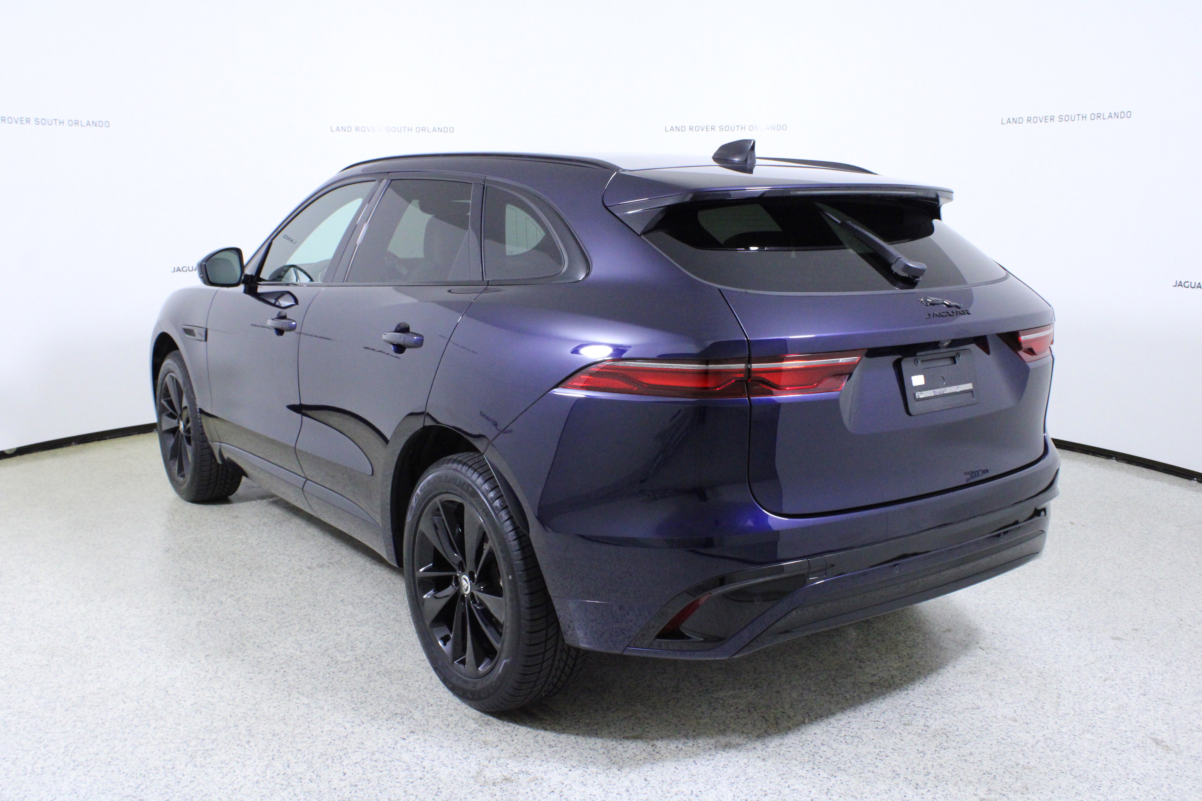 Used 2025 Jaguar F-PACE R-Dynamic S image 5