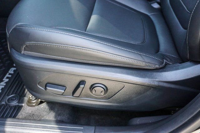 Used 2025 Hyundai Santa Cruz SEL image 11