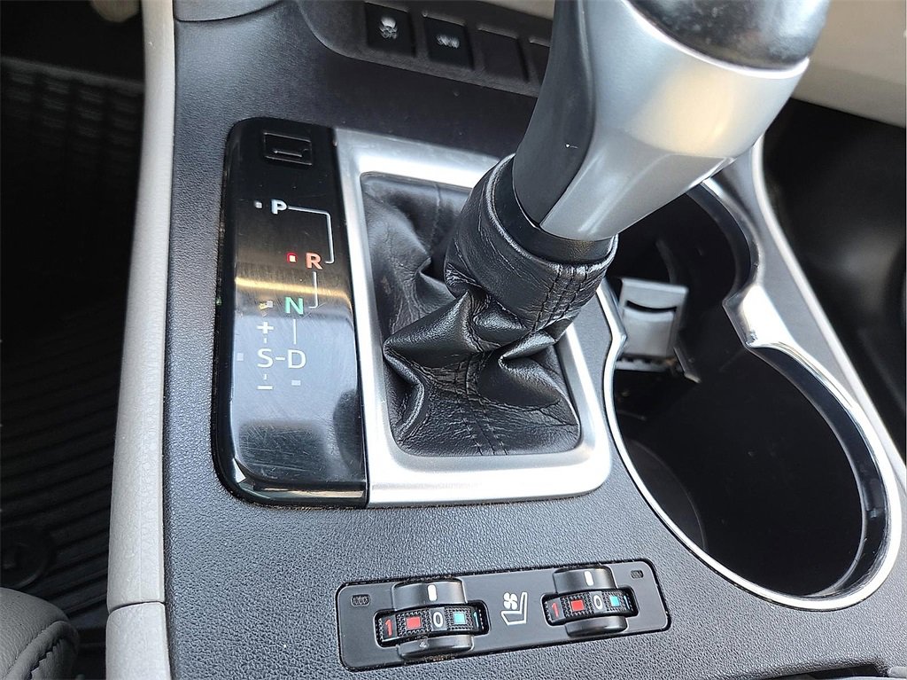 Used 2018 Toyota Highlander Limited image 16