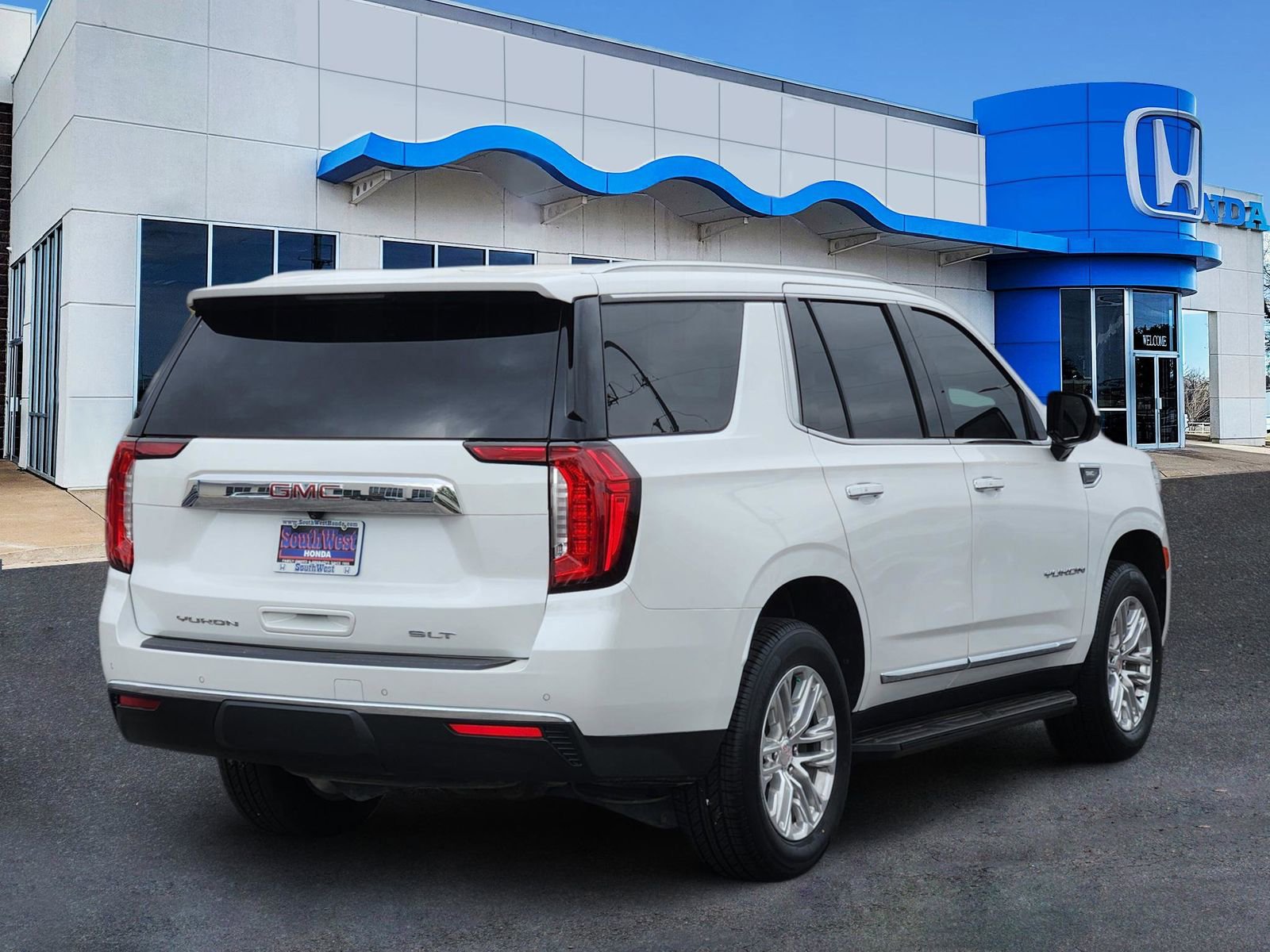 Used 2024 GMC Yukon SLT image 5