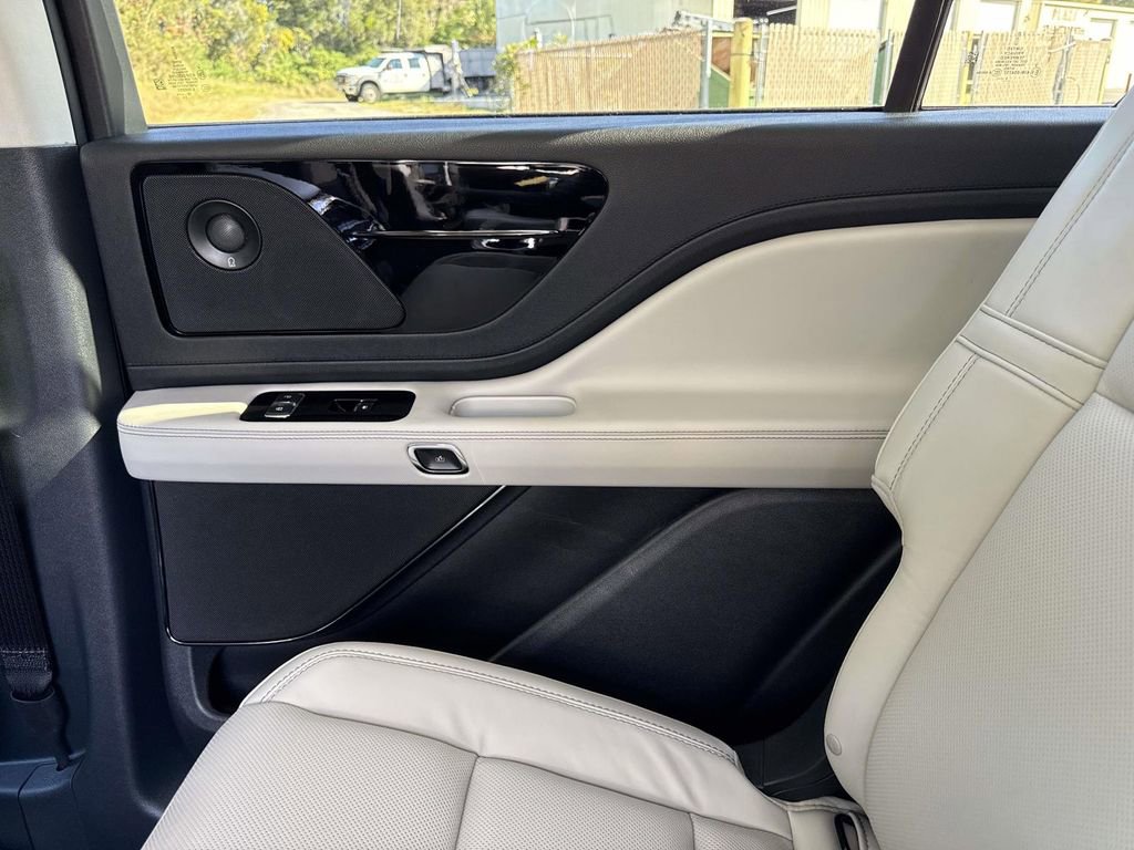 New 2026 Lincoln Aviator Reserve image 15
