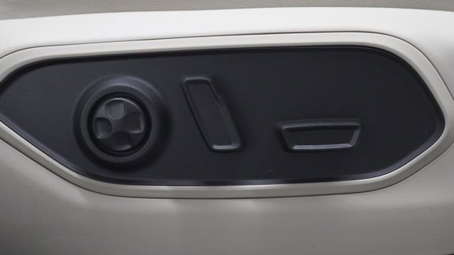 New 2025 Jeep Grand Cherokee L Limited w/ Luxury Tech Group II image 17