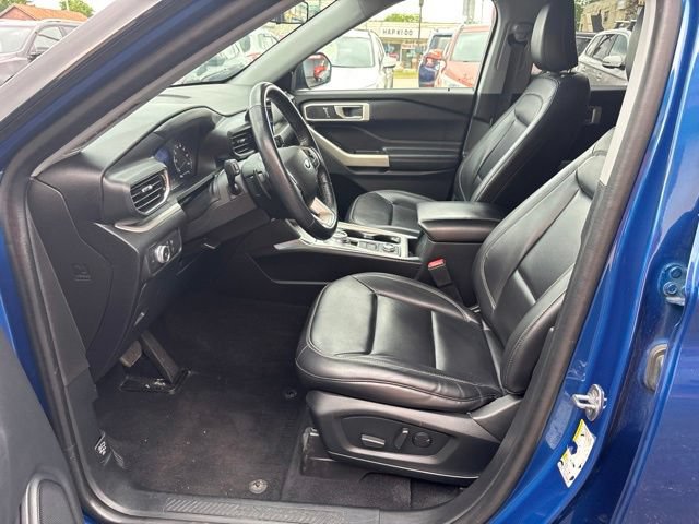 Used 2021 Ford Explorer XLT w/ Equipment Group 202A AWD/4WD image 15