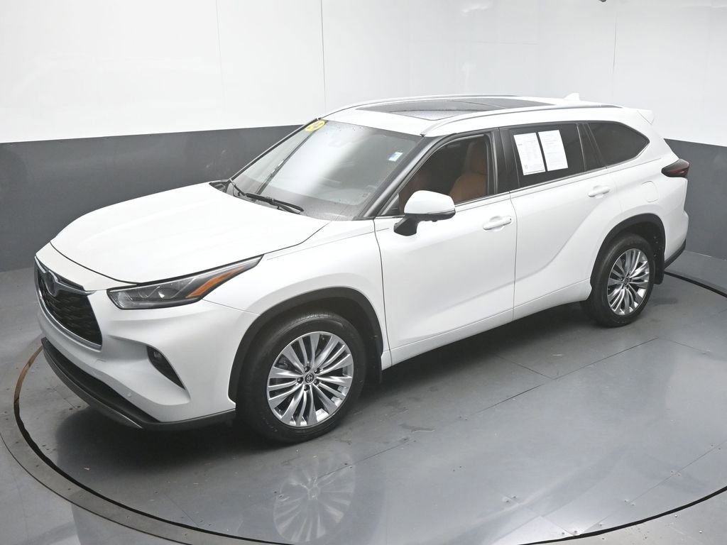 Used 2024 Toyota Highlander Platinum FWD image 45