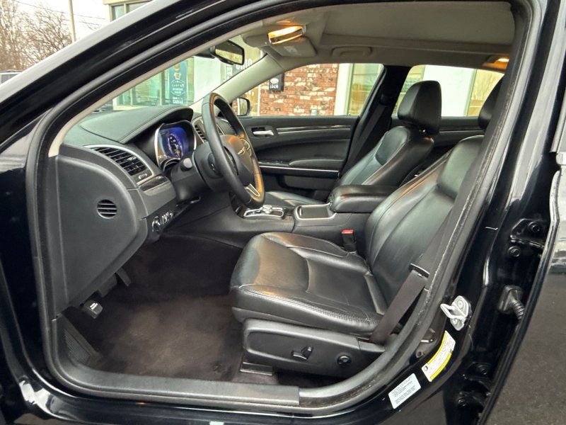 Used 2017 Chrysler 300 Limited image 11