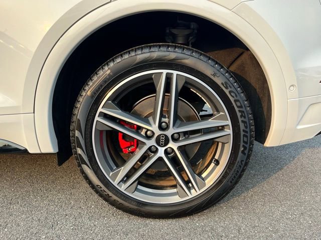 Used 2024 Audi Q5 e Prestige w/ Prestige Package image 12