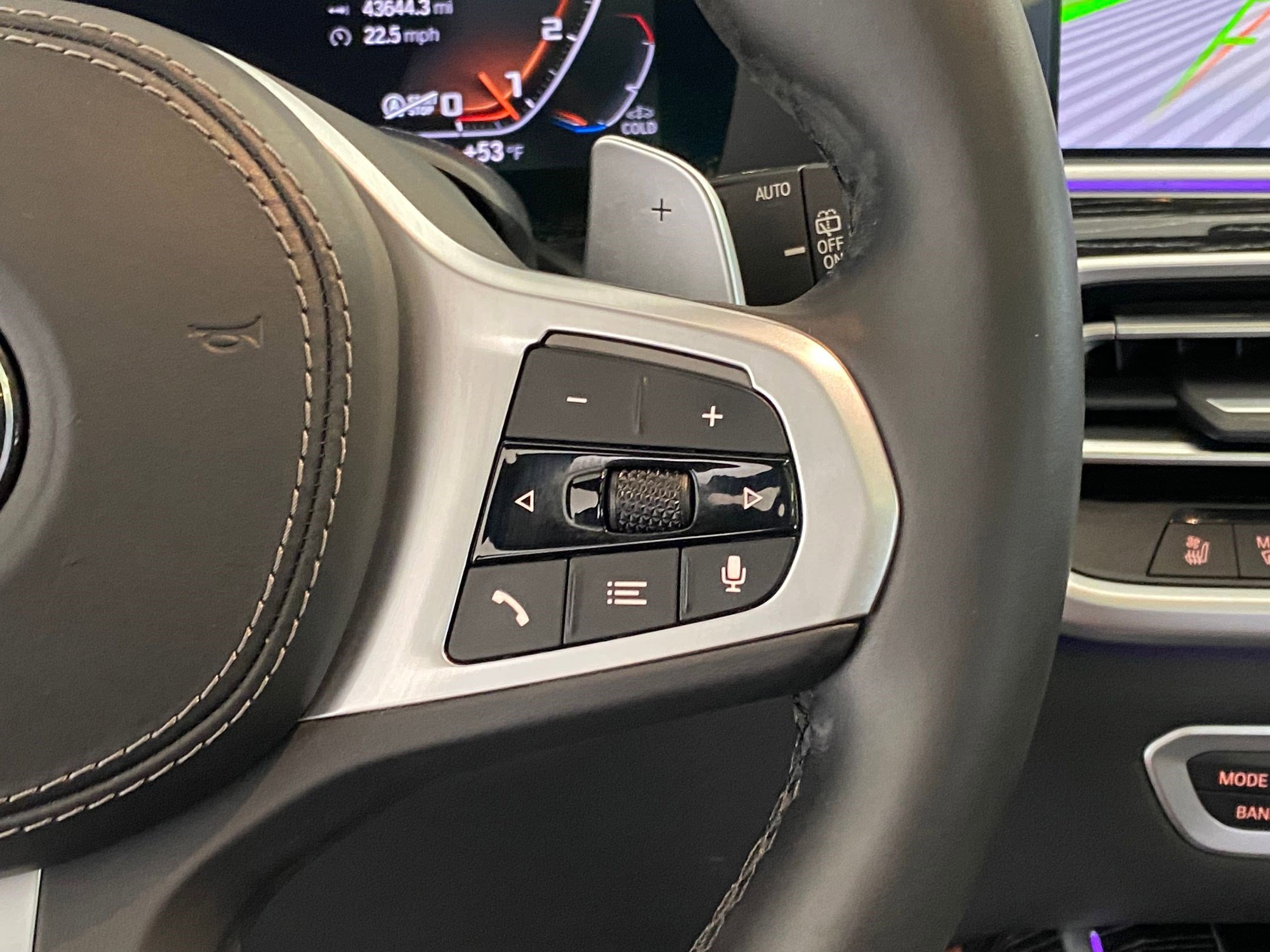 Used 2022 BMW X7 M50i w/ Dynamic Handling Package image 30