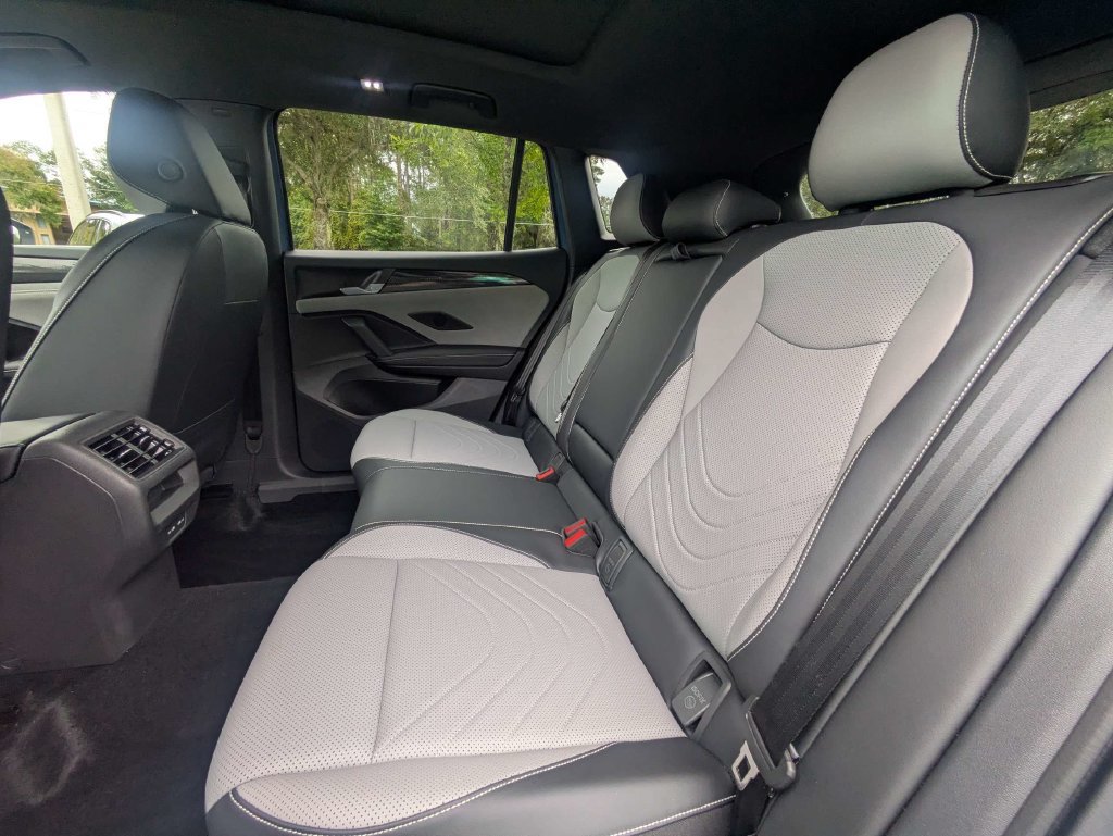 Used 2026 Volkswagen Tiguan SE R-Line AWD/4WD image 19