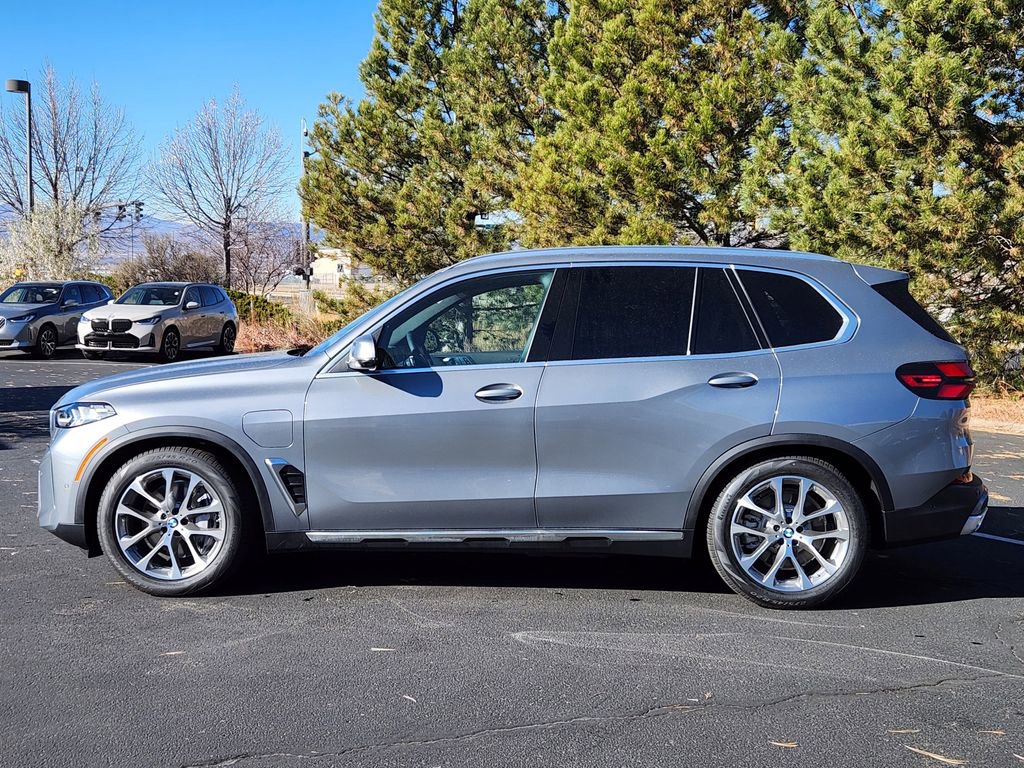 New 2026 BMW X5 xDrive50e w/ Premium Package AWD/4WD image 2
