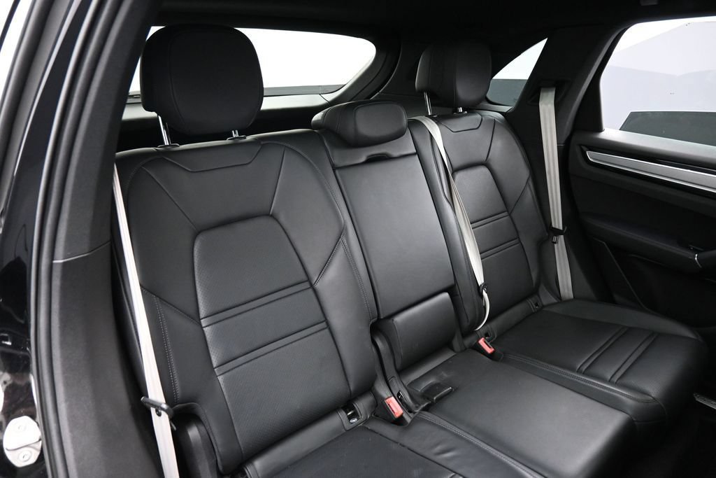 Certified 2023 Porsche Cayenne Platinum Edition AWD/4WD image 27