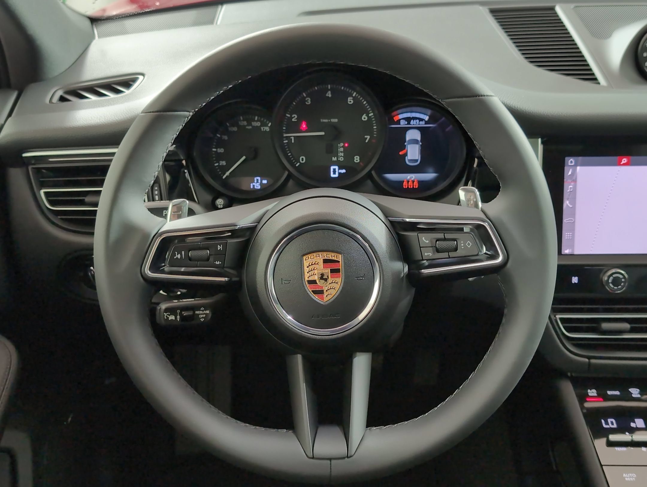 Certified 2025 Porsche Macan AWD/4WD image 27