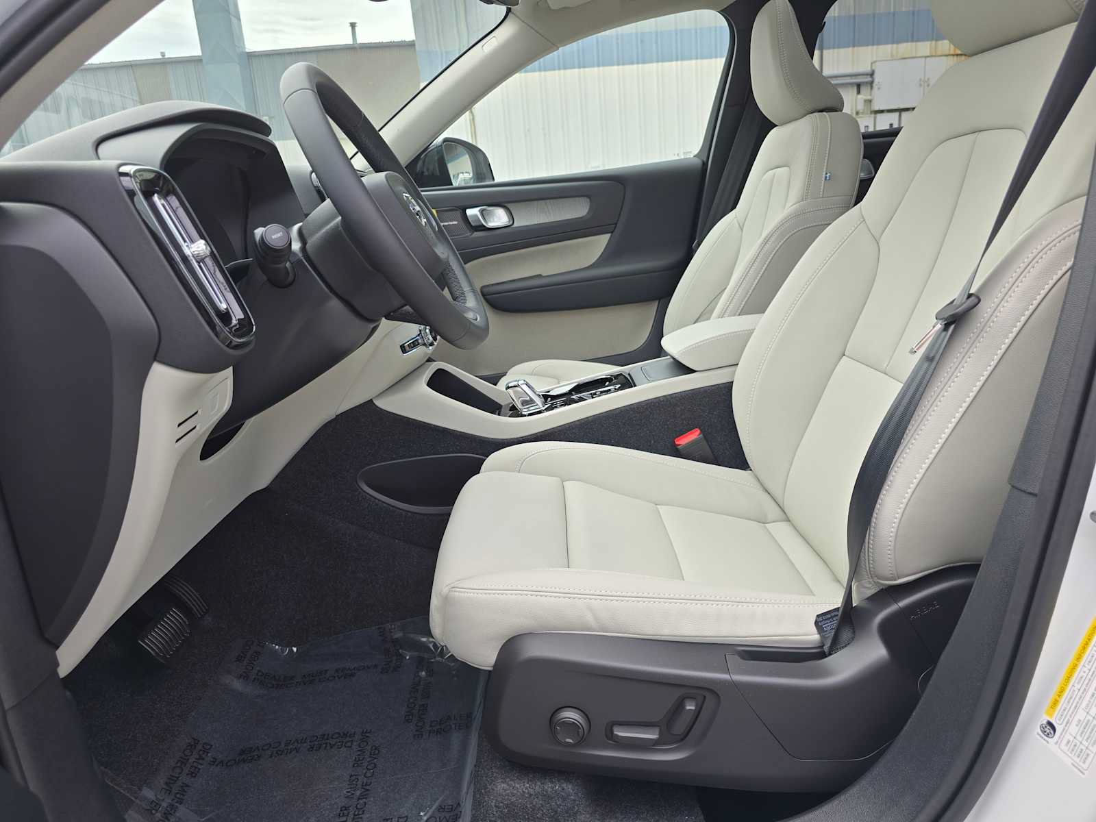 New 2026 Volvo XC40 B5 Plus w/ Protection Package Premier AWD/4WD image 19