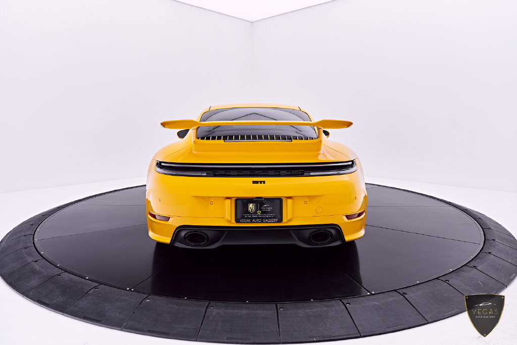 Used 2025 Porsche 911 Carrera RWD image 18