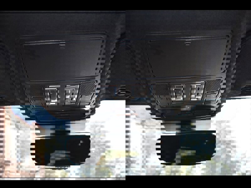 Used 2019 Jaguar F-PACE Premium image 31