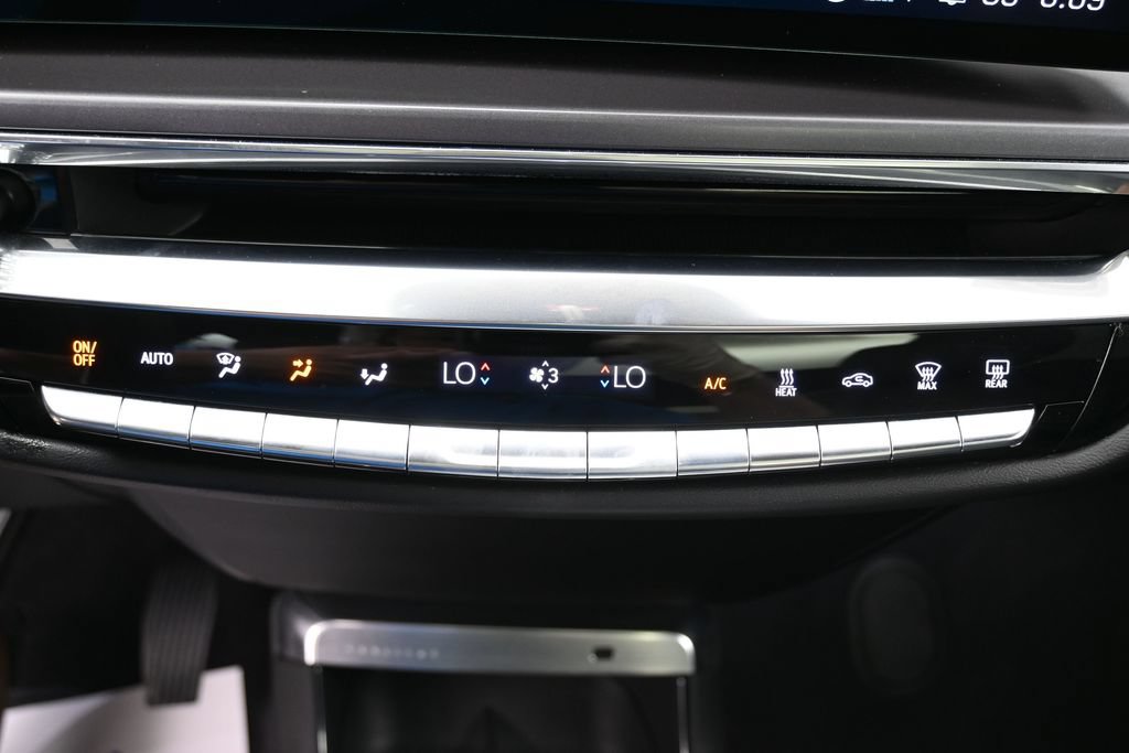 Used 2024 Cadillac Lyriq Tech RWD image 30
