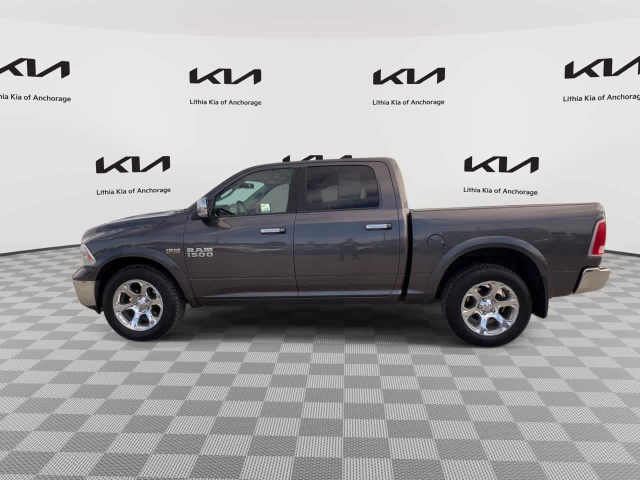 Used 2016 RAM 1500 Laramie w/ Convenience Group AWD/4WD image 5