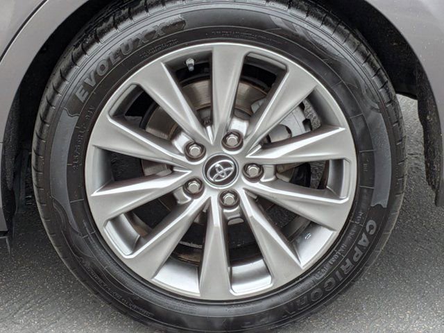 Used 2017 Toyota Camry XLE FWD image 13