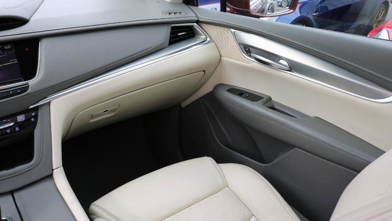 Used 2017 Cadillac XT5 Premium Luxury w/ Driver Assist Package FWD image 18