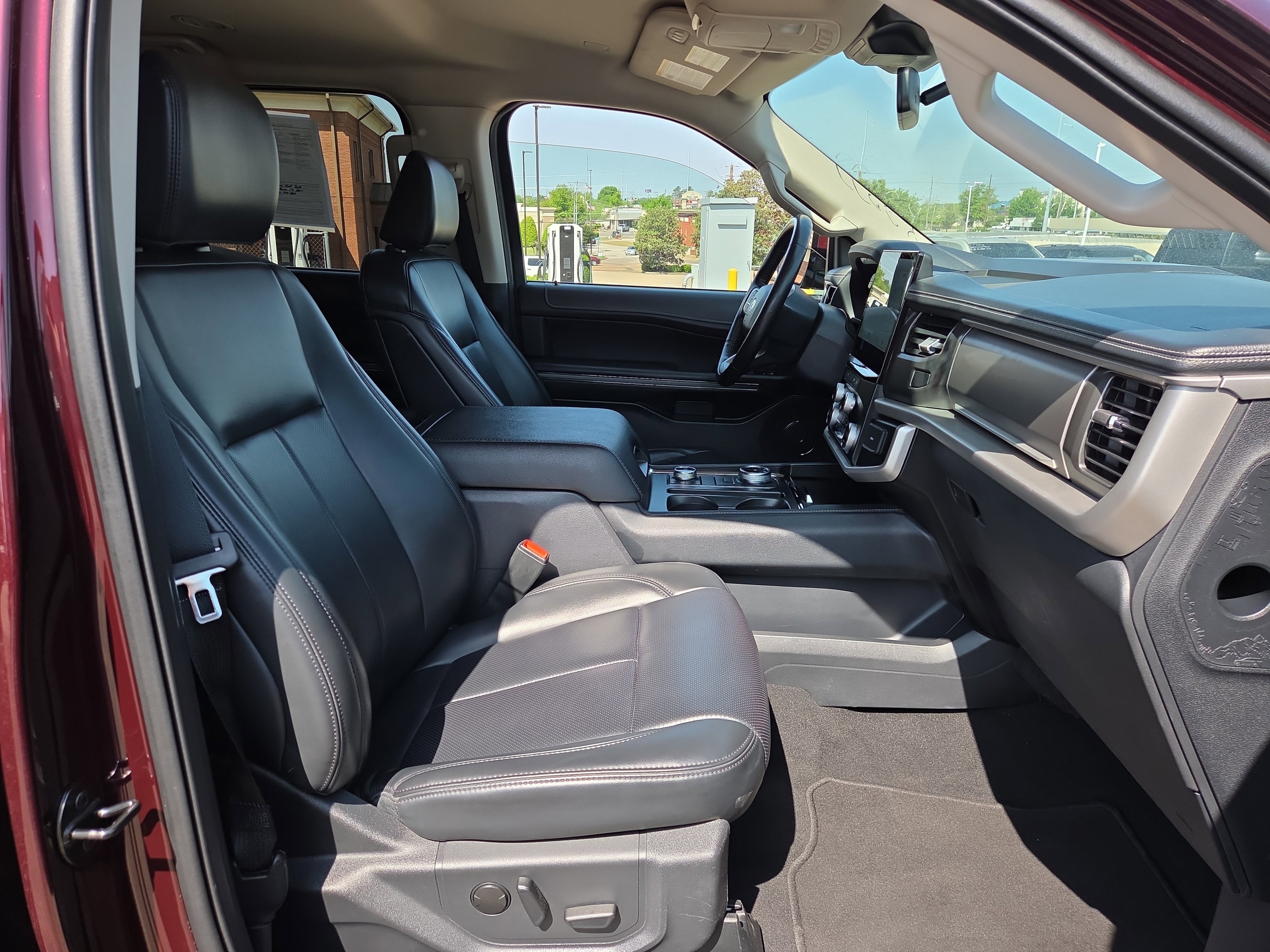 Used 2024 Ford Expedition XLT image 17