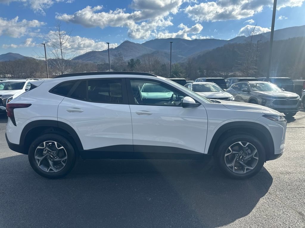 New 2025 Chevrolet Trax LT w/ LT Convenience Package image 28