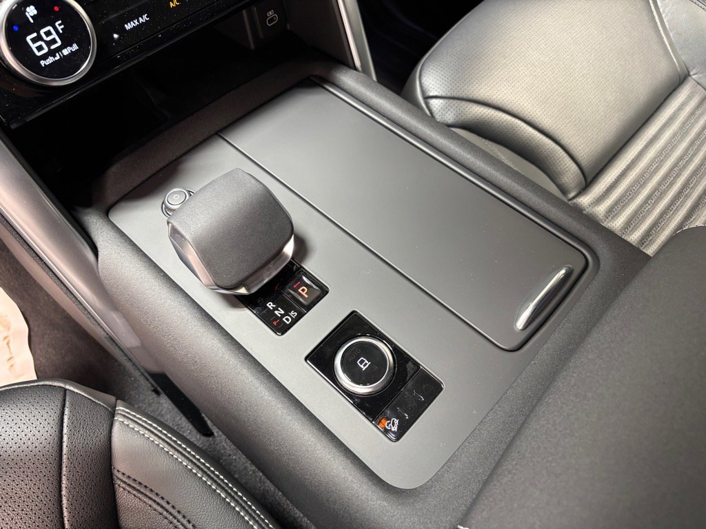 New 2025 Land Rover Discovery Dynamic SE AWD/4WD image 14