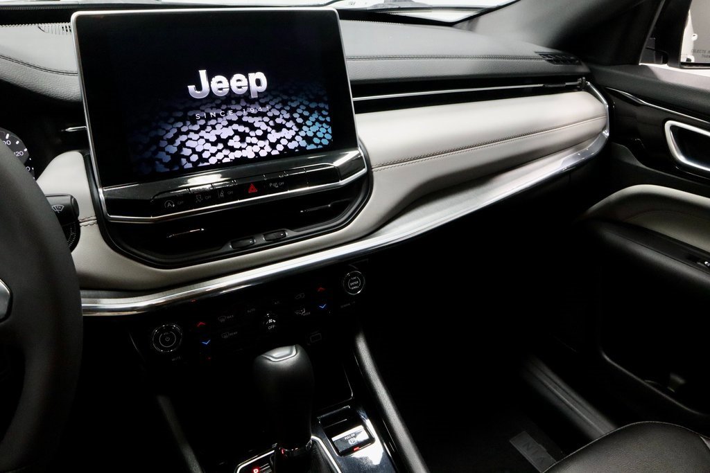 Used 2024 Jeep Compass Limited image 30