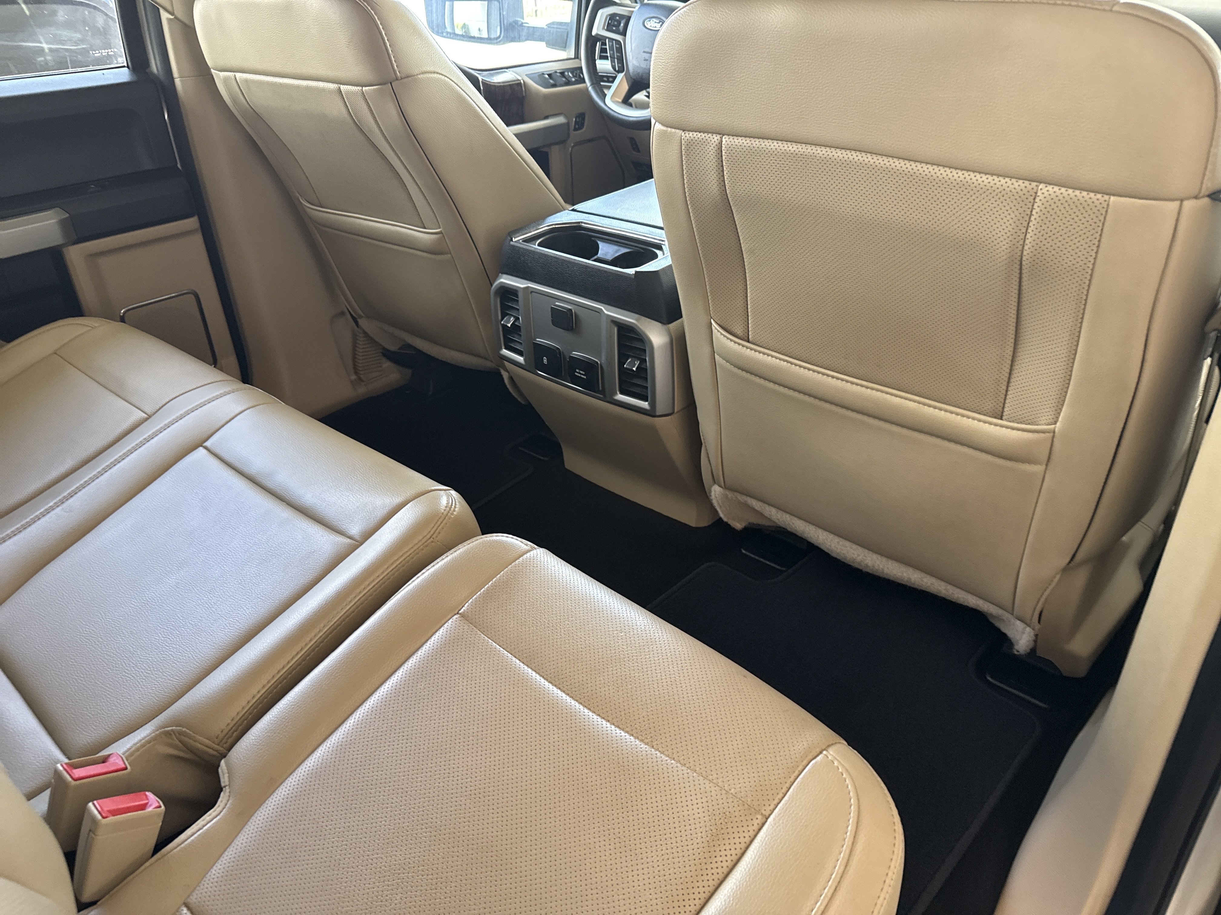 Used 2018 Ford F250 Lariat w/ Lariat Value Package AWD/4WD image 16