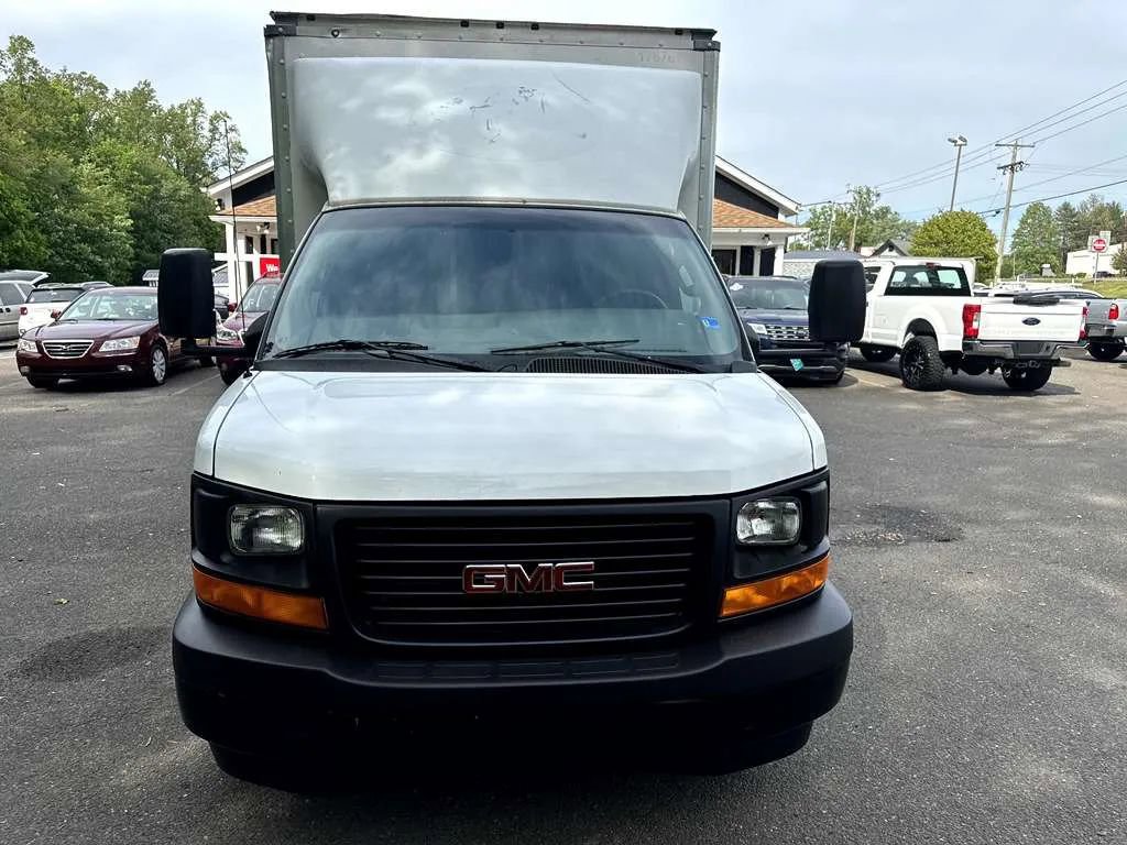Used 2017 GMC Savana 3500 RWD image 3