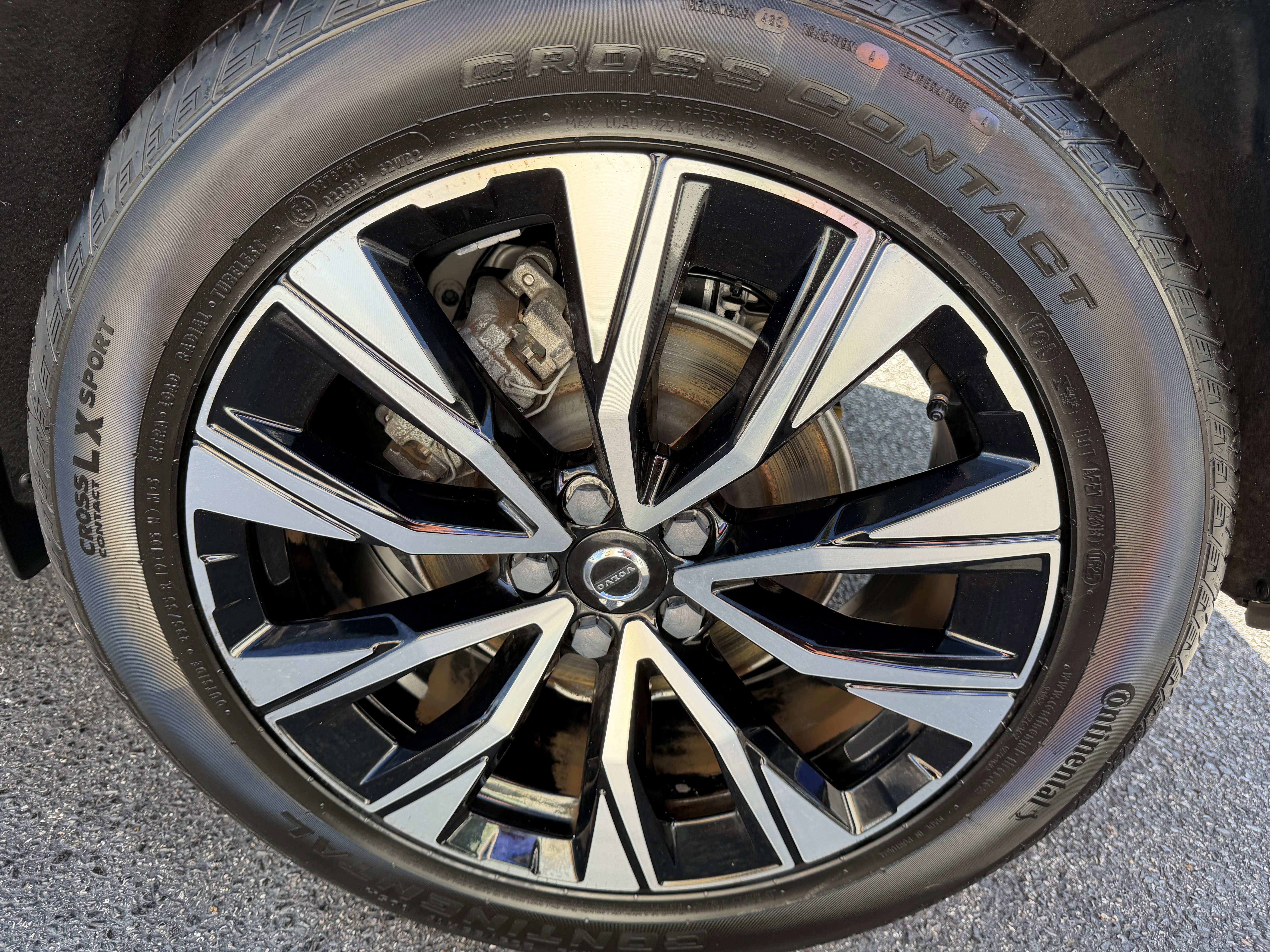 Certified 2023 Volvo XC60 B5 Plus w/ Protection Package Premier image 30