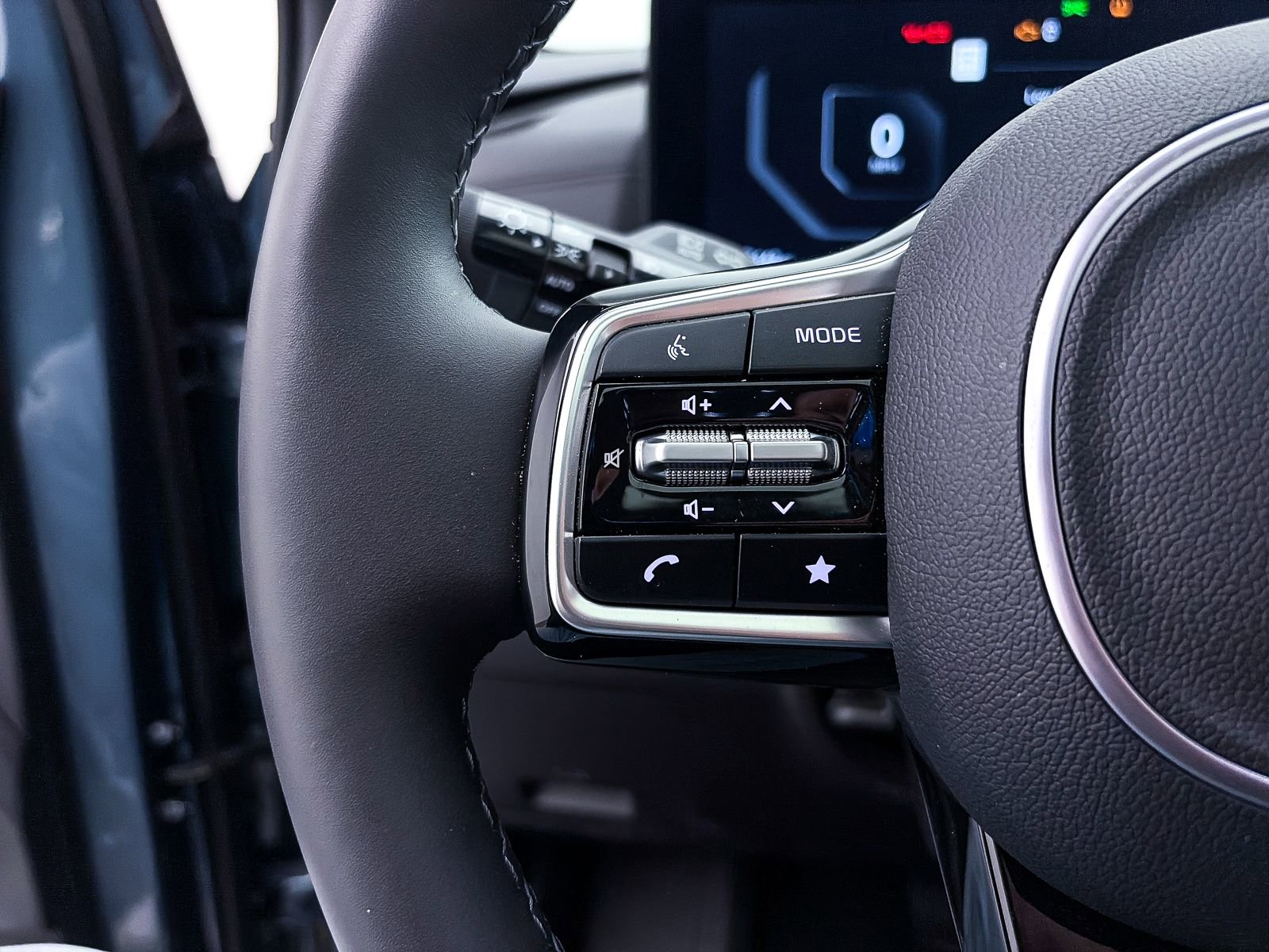 Used 2025 Kia Carnival image 37