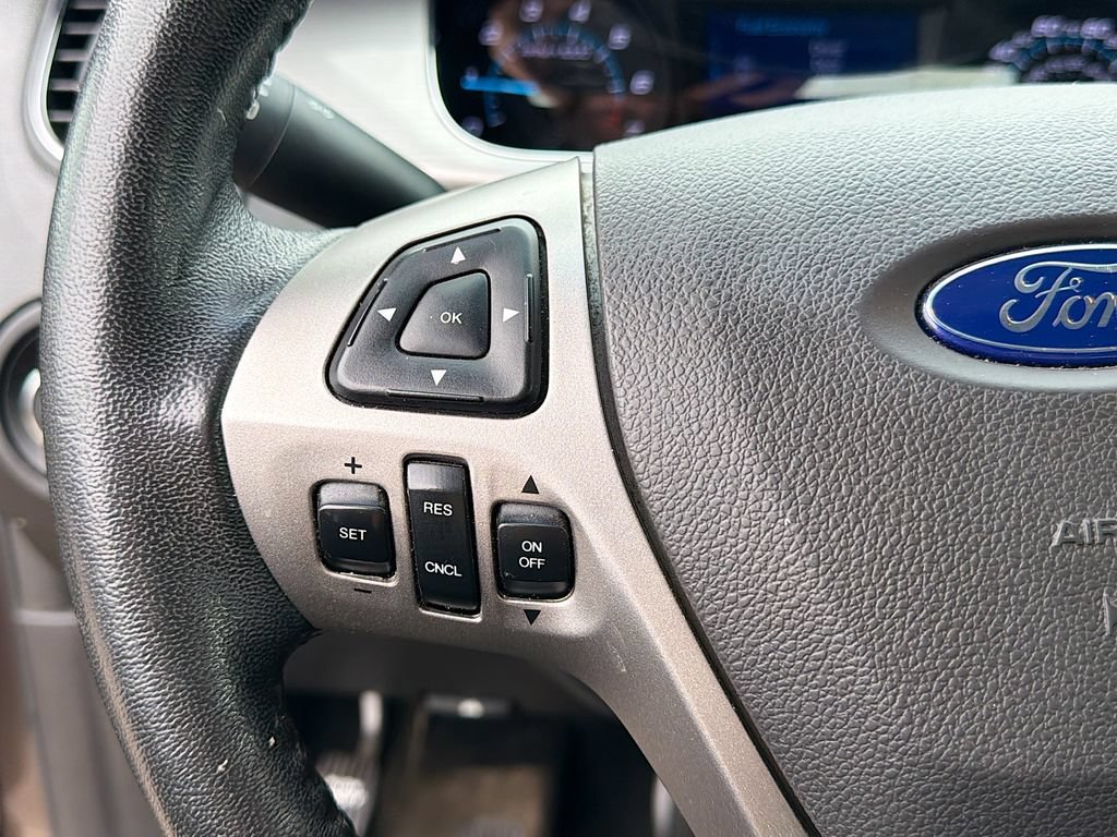Used 2016 Ford Taurus SEL FWD image 12