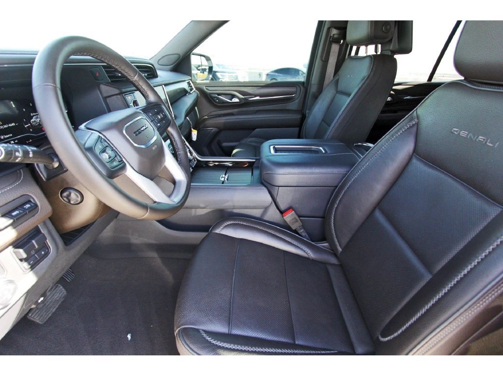 Used 2024 GMC Yukon Denali AWD/4WD image 6