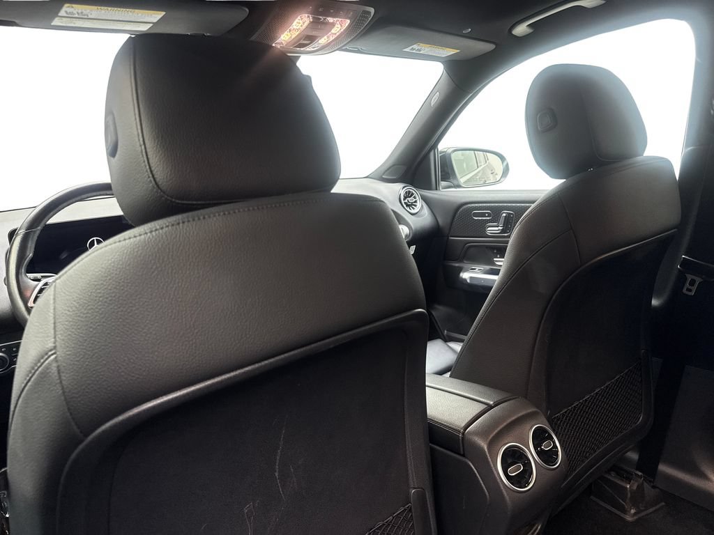 Used 2025 Mercedes-Benz GLB 250 4MATIC image 34