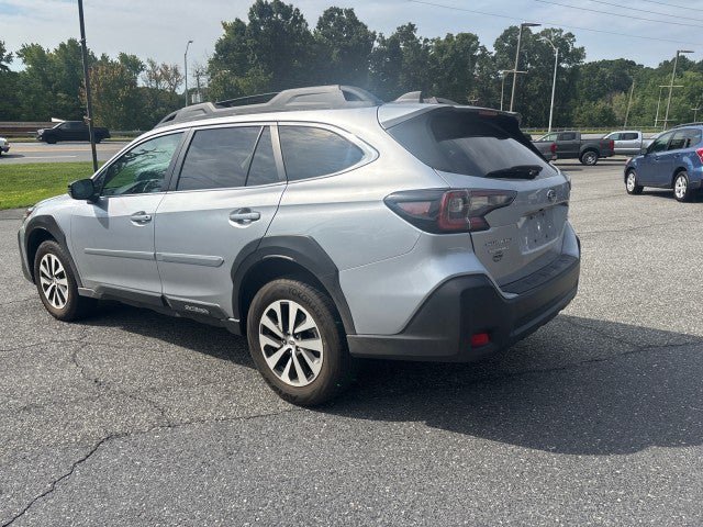 Used 2025 Subaru Outback Premium AWD/4WD image 4