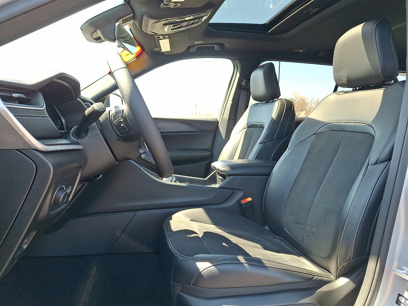 Certified 2025 Jeep Grand Cherokee L Altitude image 13