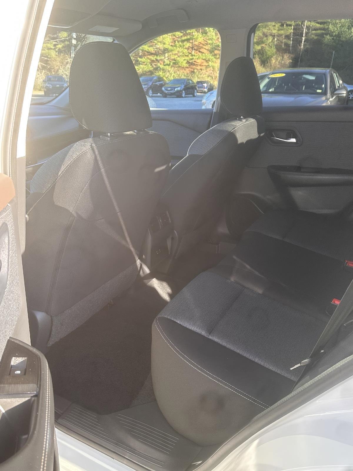 Used 2023 Nissan Rogue SV image 14