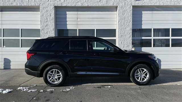 Used 2025 Ford Explorer Active image 1