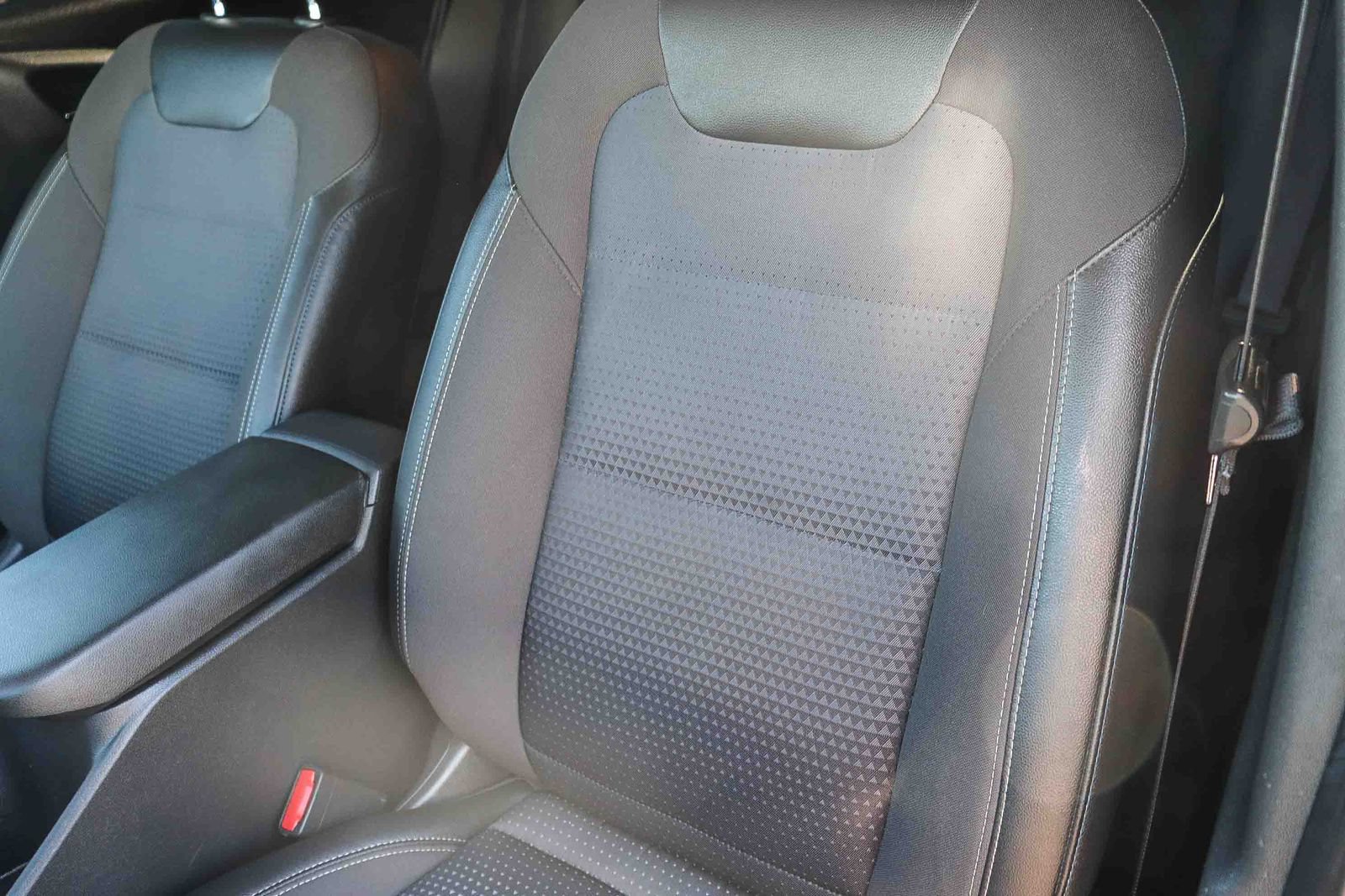 Used 2025 Chevrolet Trax LT FWD image 31