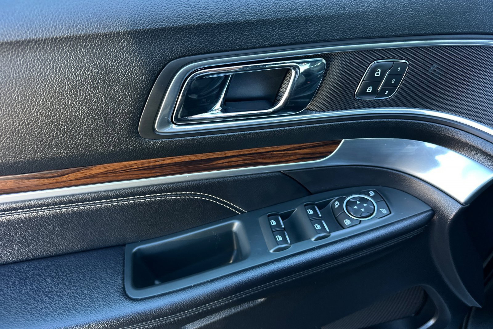 Used 2018 Ford Explorer Limited w/ Equipment Group 301A image 11