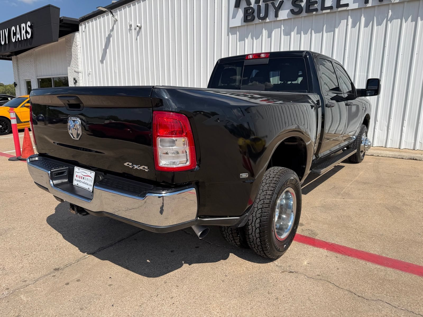 Used 2024 RAM 3500 Tradesman w/ Chrome Appearance Group AWD/4WD image 7