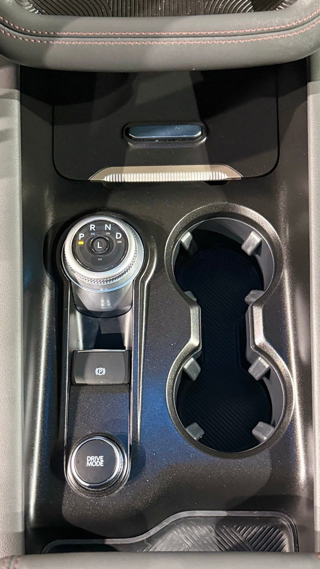 Used 2025 Ford Explorer Active w/ Active Comfort Package image 97