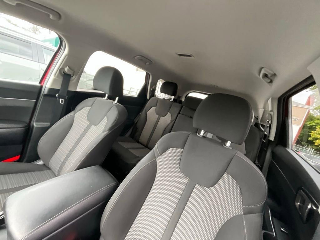 Used 2023 Kia Sorento LX image 12