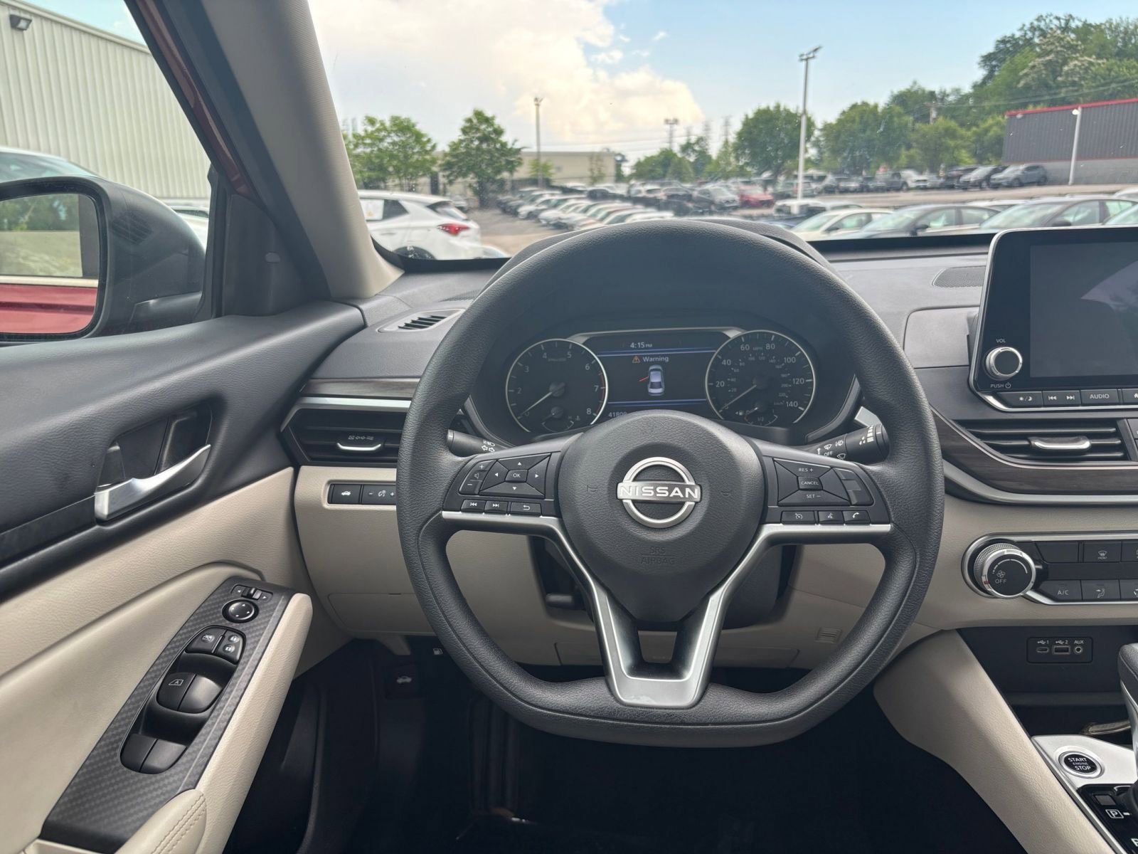 Used 2025 Nissan Altima 2.5 SV FWD image 33