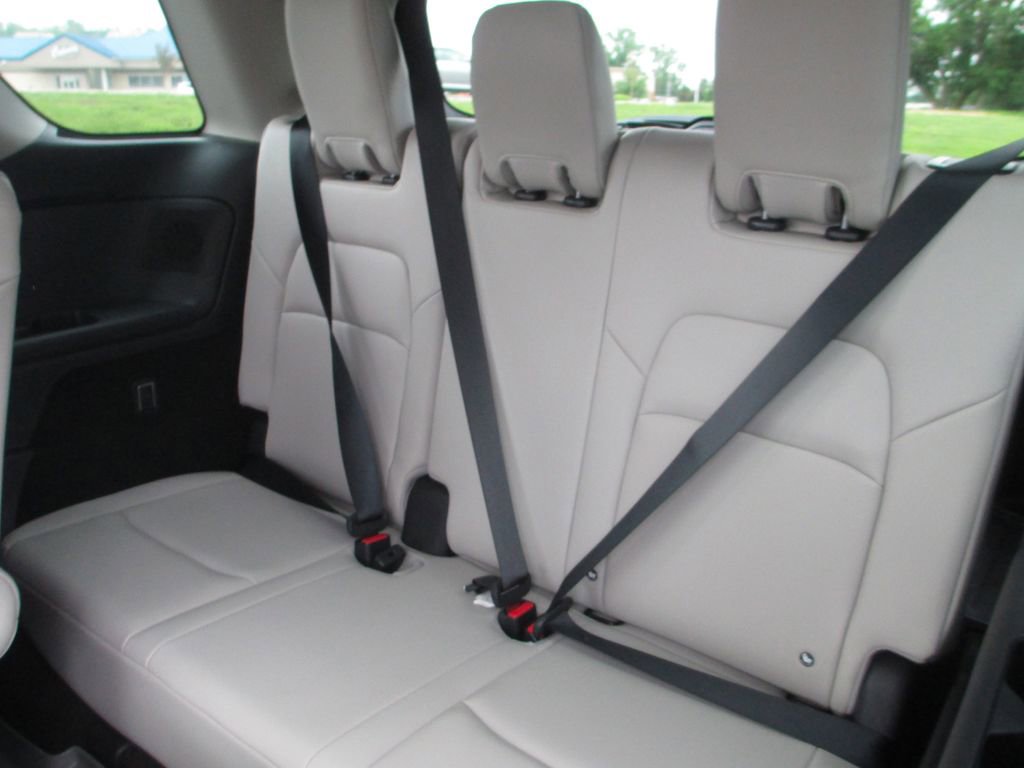 Used 2022 Nissan Pathfinder Platinum w/ Lighting Package (N93) AWD/4WD image 23