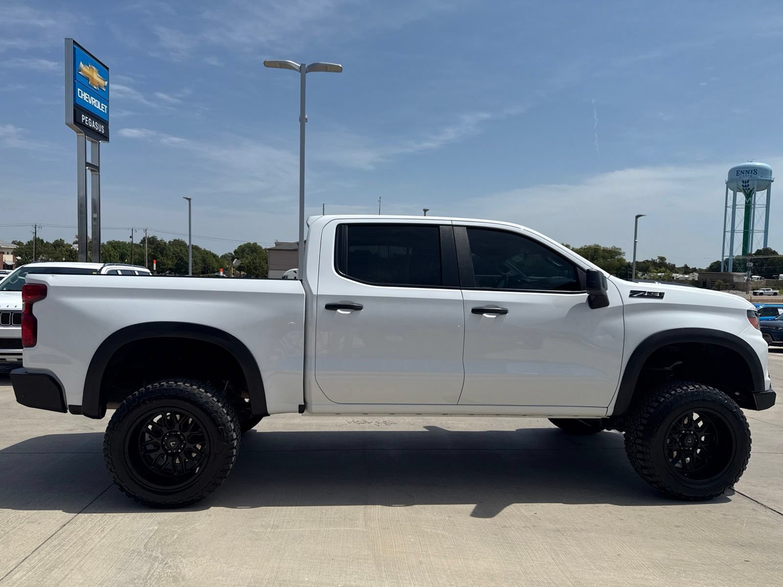 Used 2024 Chevrolet Silverado 1500 Custom Trail Boss w/ LPO, Dark Essentials Package AWD/4WD image 6