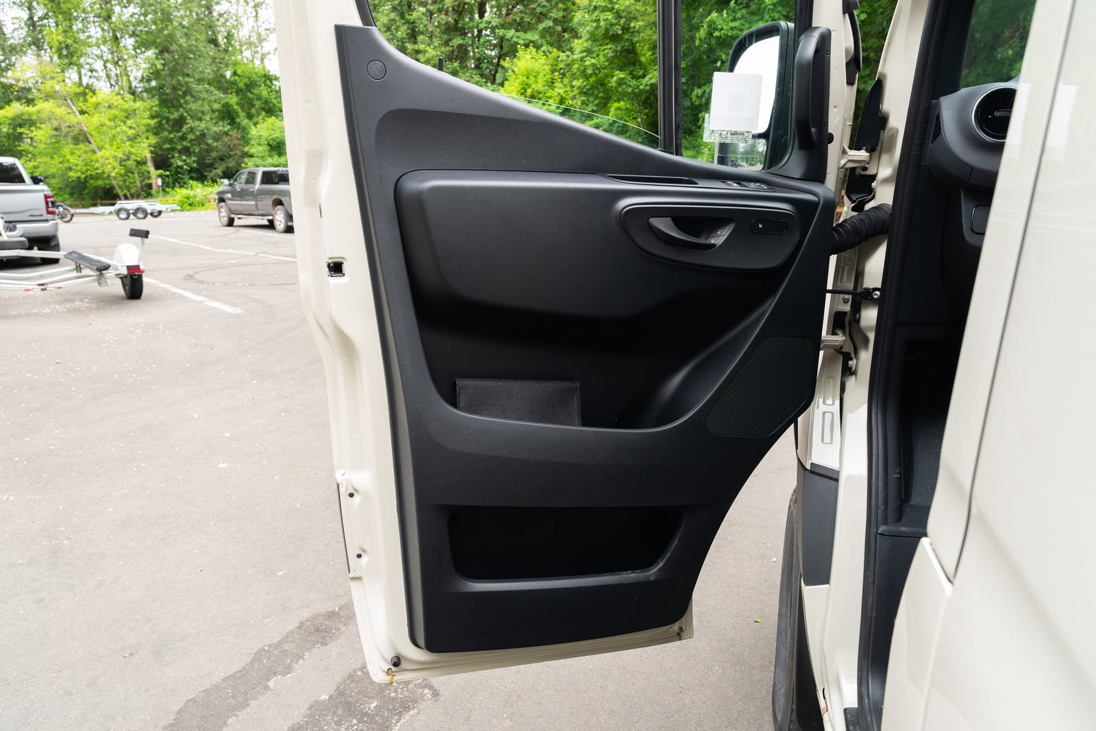 Used 2025 Mercedes-Benz Sprinter 2500 image 21