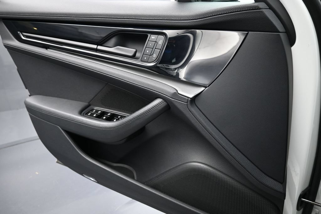 Certified 2025 Porsche Panamera RWD image 23