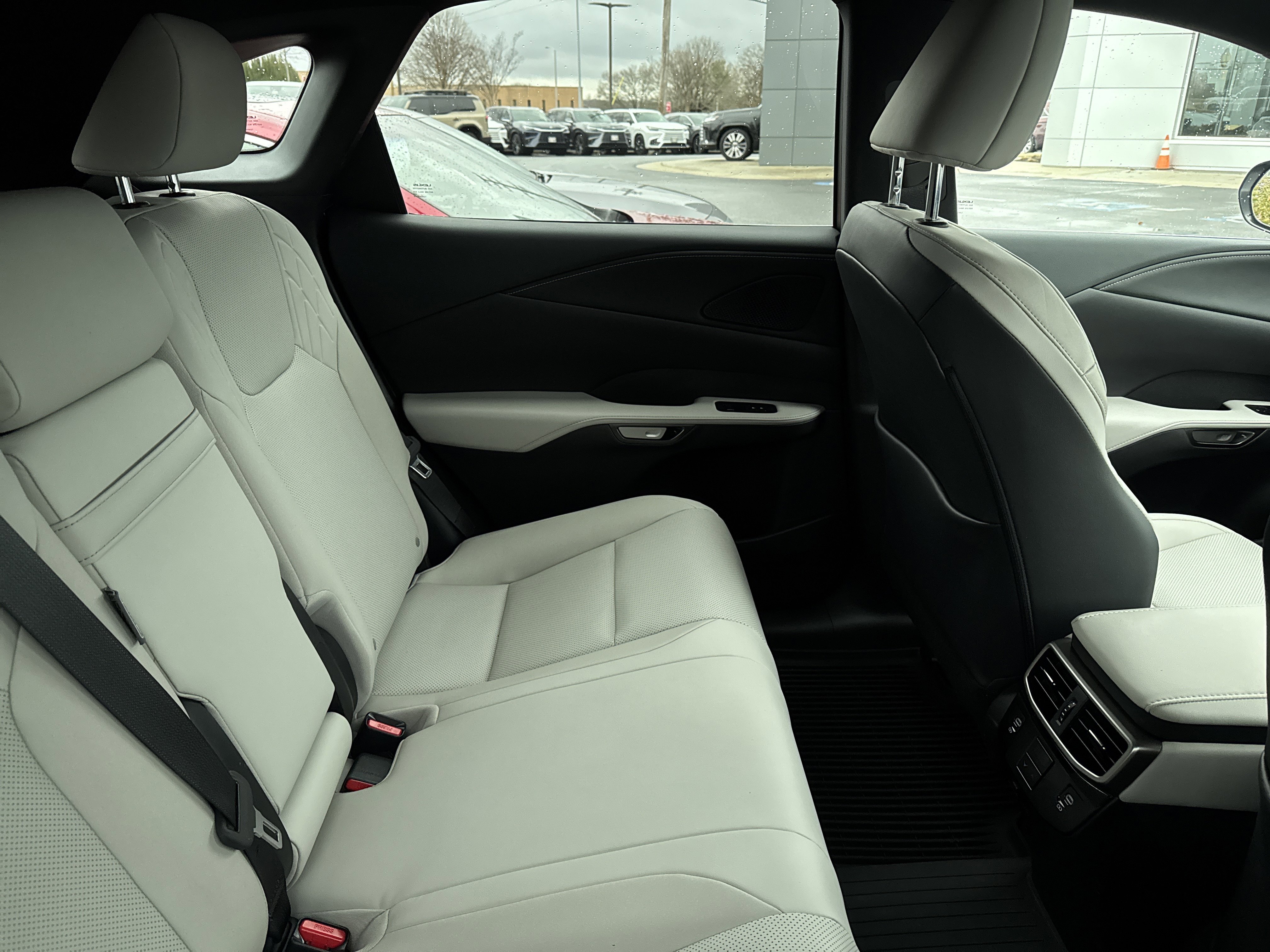 Used 2023 Lexus RX 350h 350h w/ Cold Area Package image 10