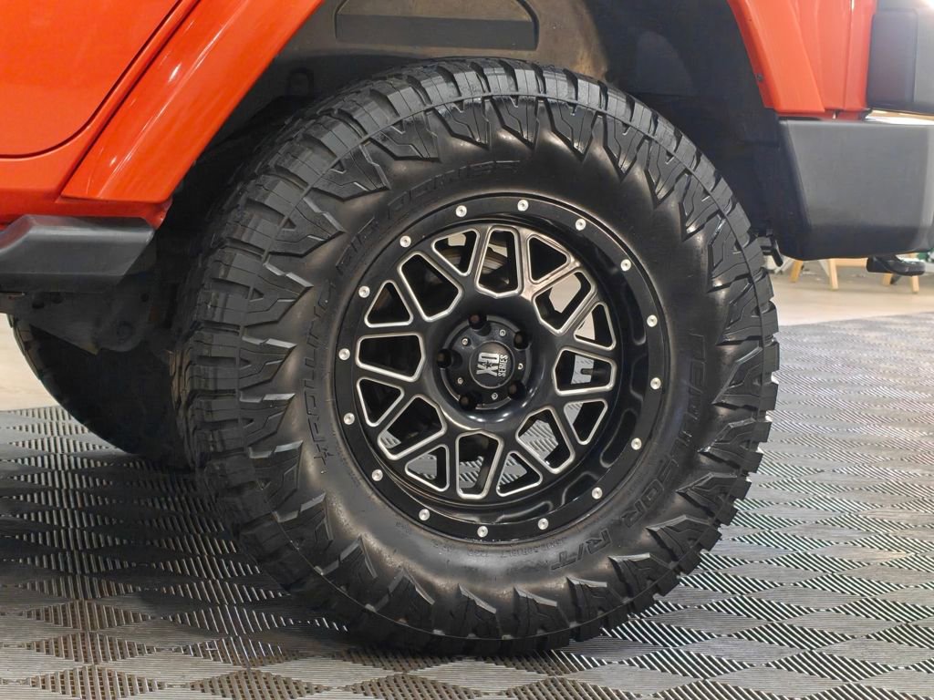 Used 2015 Jeep Wrangler Unlimited Sahara w/ Dual Top Group image 38