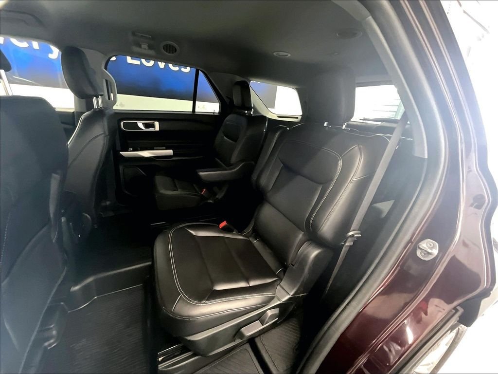 Used 2023 Ford Explorer XLT w/ Equipment Group 202A AWD/4WD image 15